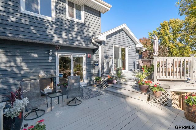 821 Juniper Circle, Papillion, NE 68046