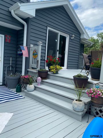 821 Juniper Circle, Papillion, NE 68046