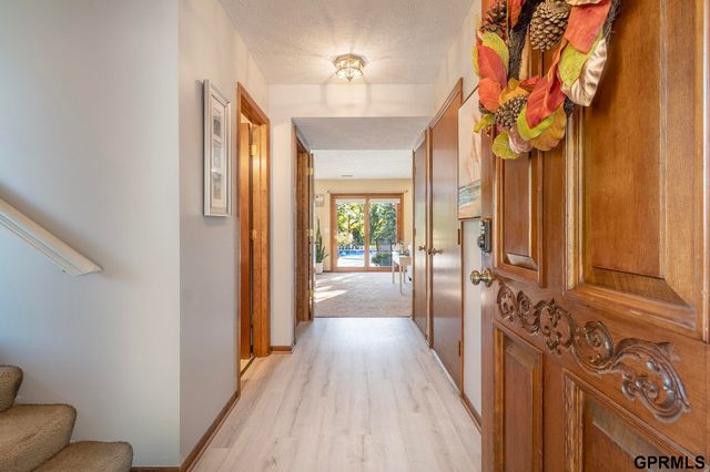 821 Juniper Circle, Papillion, NE 68046