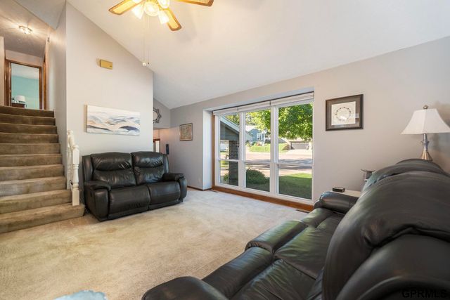 821 Juniper Circle, Papillion, NE 68046