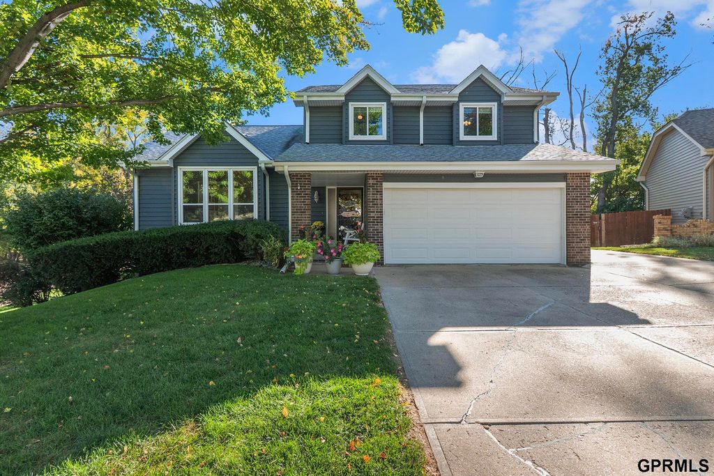821 Juniper Circle, Papillion, NE 68046