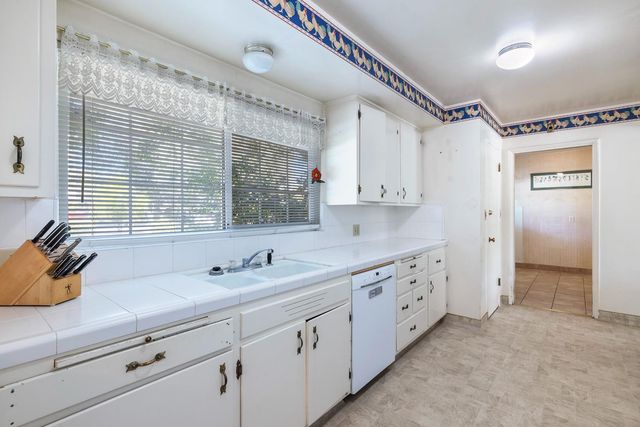 1216 E Pico Avenue, Fresno, CA 93704