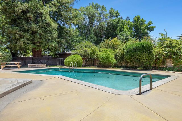 1216 E Pico Avenue, Fresno, CA 93704