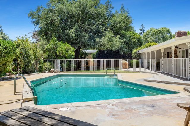 1216 E Pico Avenue, Fresno, CA 93704