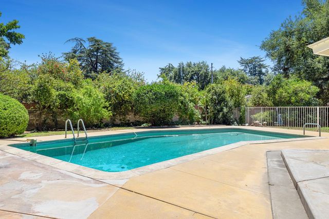 1216 E Pico Avenue, Fresno, CA 93704