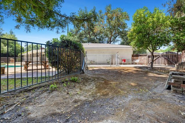 1216 E Pico Avenue, Fresno, CA 93704