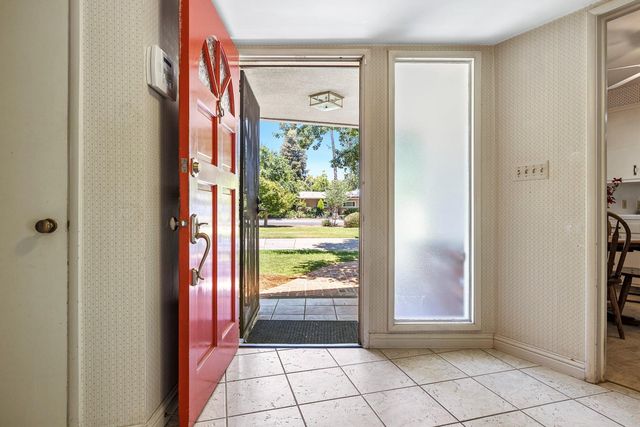 1216 E Pico Avenue, Fresno, CA 93704