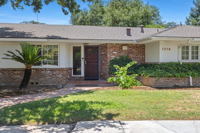 1216 E Pico Avenue, Fresno, CA 93704