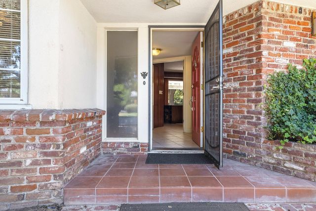 1216 E Pico Avenue, Fresno, CA 93704