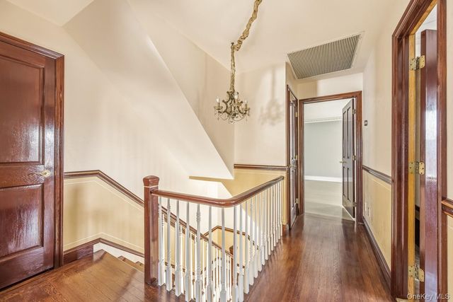 23 Center Drive, Malba, NY 11357