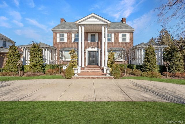 23 Center Drive, Malba, NY 11357