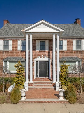 23 Center Drive, Malba, NY 11357