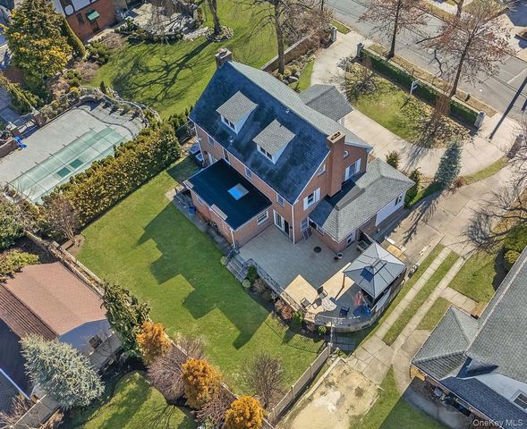 23 Center Drive, Malba, NY 11357