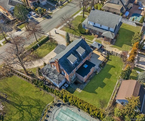 23 Center Drive, Malba, NY 11357