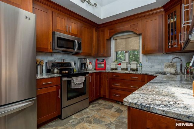 1150 Lakeside Drive, Vernon, NJ 07422