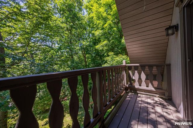 1150 Lakeside Drive, Vernon, NJ 07422
