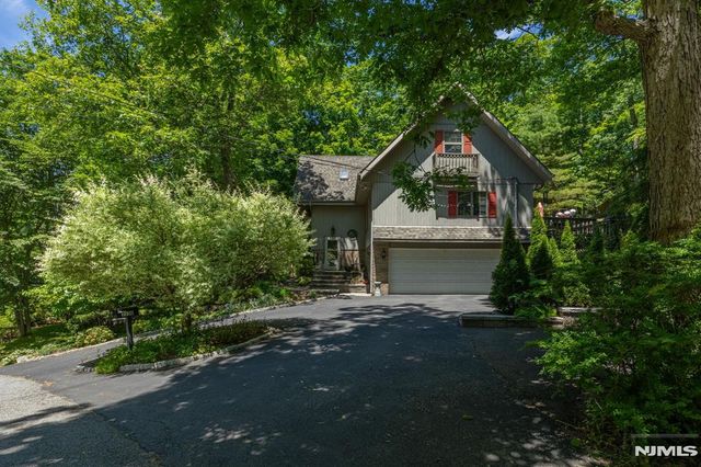 1150 Lakeside Drive, Vernon, NJ 07422