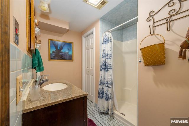 1150 Lakeside Drive, Vernon, NJ 07422