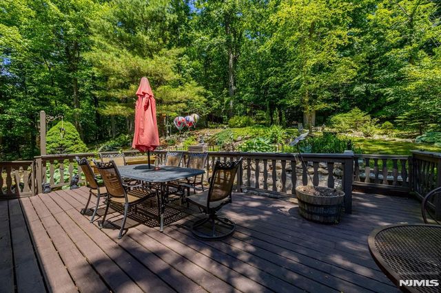 1150 Lakeside Drive, Vernon, NJ 07422