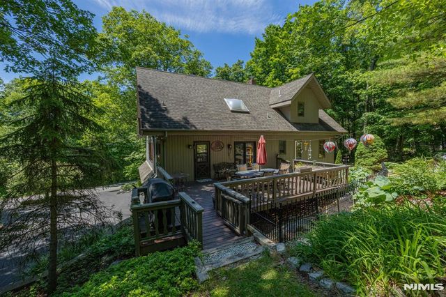 1150 Lakeside Drive, Vernon, NJ 07422