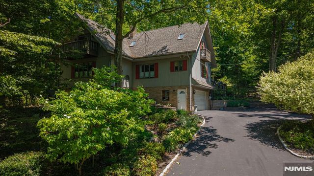 1150 Lakeside Drive, Vernon, NJ 07422
