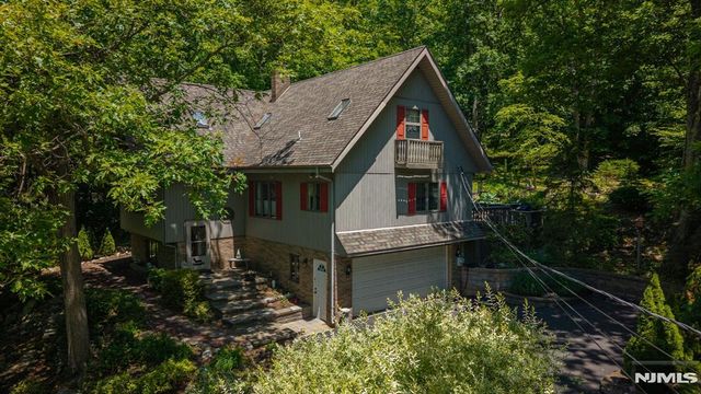 1150 Lakeside Drive, Vernon, NJ 07422