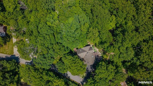1150 Lakeside Drive, Vernon, NJ 07422