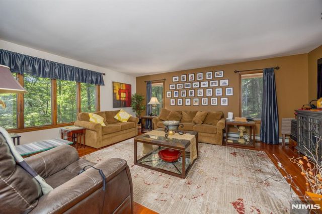 1150 Lakeside Drive, Vernon, NJ 07422