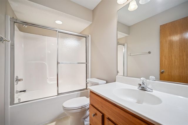 908 14th Street SE, Bondurant, IA 50035