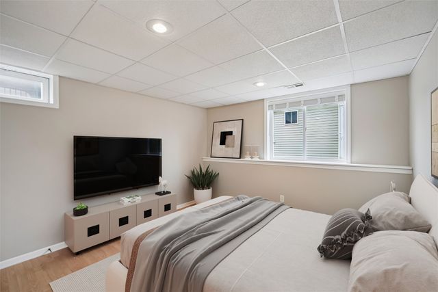 908 14th Street SE, Bondurant, IA 50035