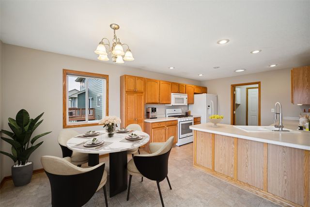 908 14th Street SE, Bondurant, IA 50035