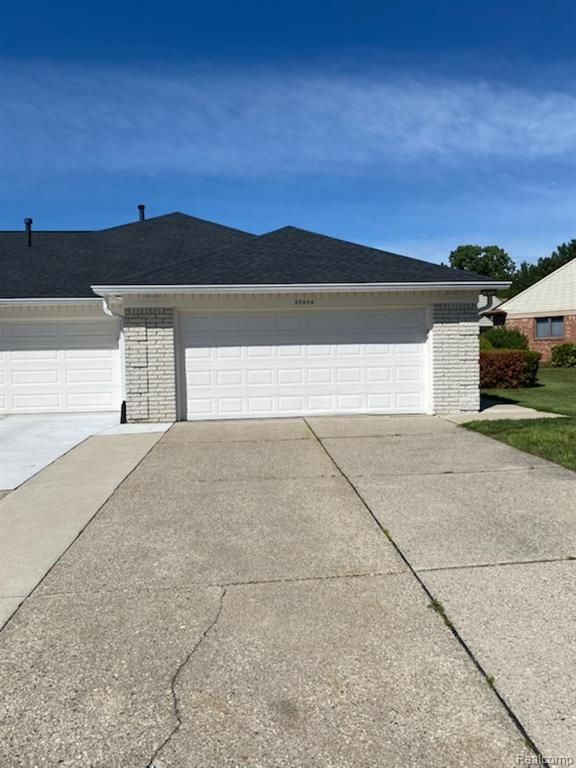 20404 Birch Meadow Drive, Clinton Township, MI 48036
