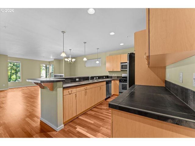 7534 N BURLINGTON Ave, Portland, OR 97203