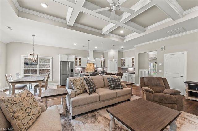 140 Castle Pond Drive, Winston-salem, NC 27107