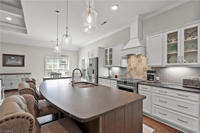 140 Castle Pond Drive, Winston-salem, NC 27107