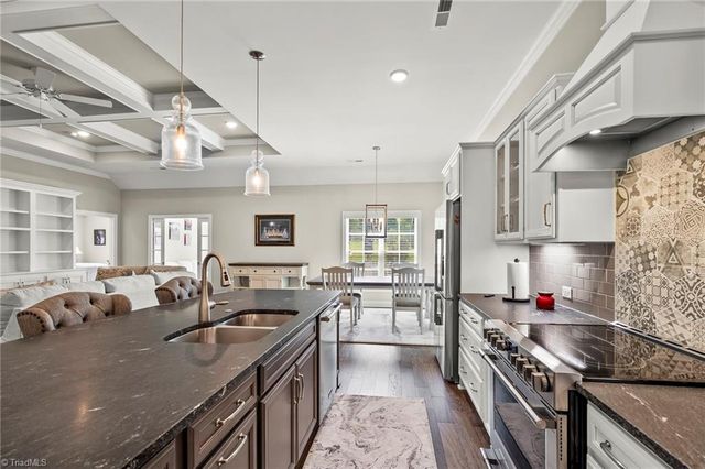 140 Castle Pond Drive, Winston-salem, NC 27107
