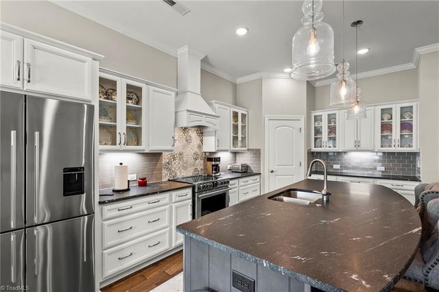 140 Castle Pond Drive, Winston-salem, NC 27107