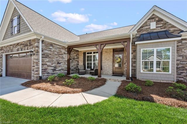 140 Castle Pond Drive, Winston-salem, NC 27107
