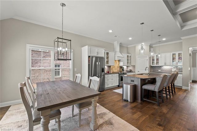 140 Castle Pond Drive, Winston-salem, NC 27107