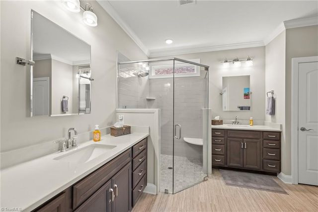 140 Castle Pond Drive, Winston-salem, NC 27107