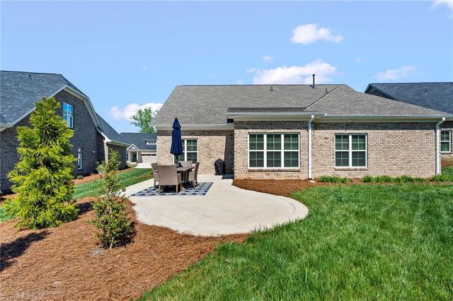 140 Castle Pond Drive, Winston-salem, NC 27107
