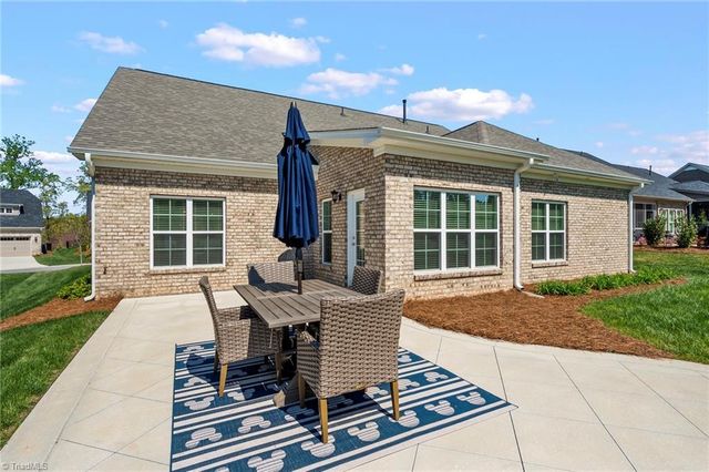 140 Castle Pond Drive, Winston-salem, NC 27107