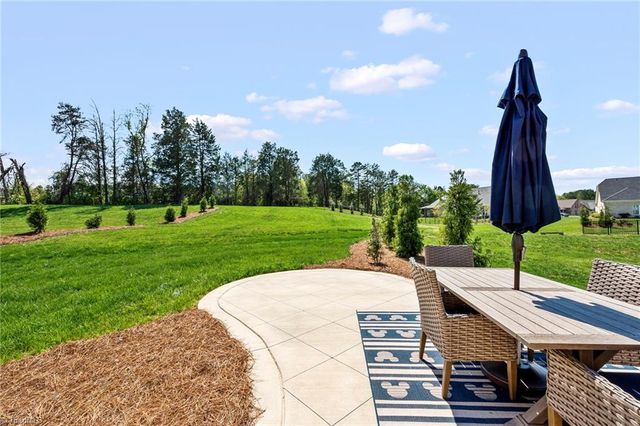 140 Castle Pond Drive, Winston-salem, NC 27107