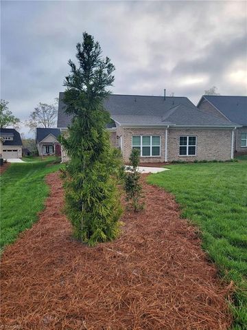 140 Castle Pond Drive, Winston-salem, NC 27107