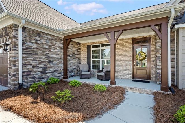 140 Castle Pond Drive, Winston-salem, NC 27107