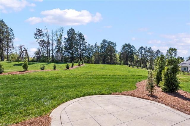 140 Castle Pond Drive, Winston-salem, NC 27107