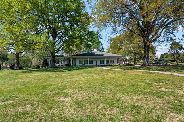 140 Castle Pond Drive, Winston-salem, NC 27107