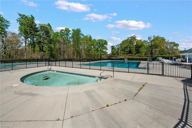 140 Castle Pond Drive, Winston-salem, NC 27107
