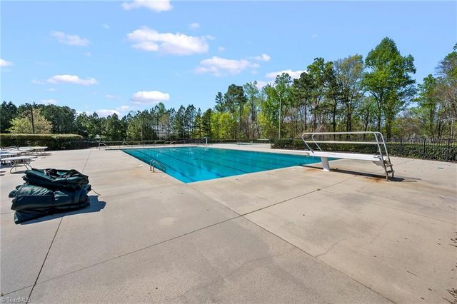 140 Castle Pond Drive, Winston-salem, NC 27107