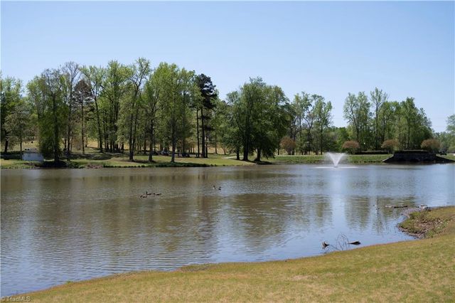 140 Castle Pond Drive, Winston-salem, NC 27107